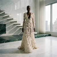 Robe de soirée longue en organza blanc ivoire avec appliques florales 3D, broderie de perles, décolleté en V profond, coupe classique, sur mesure OEM/ODM