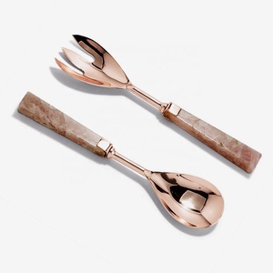 Set de service à salade en or rose avec poignée en marbre Serveur à salade design, cuillère et fourchette Serveur à soupe de luxe - Product Image 1