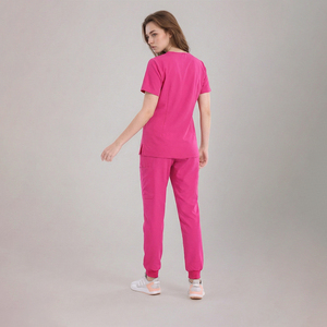Set di Divise Mediche Personalizzate all'Ingrosso: Top Rosa a Maniche Corte con Scollo a V e Pantaloni Jogger, Etichetta Privata - Product Image 2