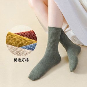 Medias largas transpirables informales de algodón de color sólido para mujer, calcetines bonitos para mujer al por mayor - Product Image 1