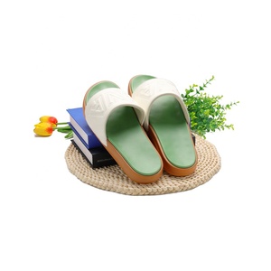 Henghao Groothandel Op Maat Gemaakte Sport Slippers PU Zool Fabriek Direct Zachte Kussentjes Anti-<span class=keywords><strong>Slip</strong></span> Snelle Levering Kleur Logo Sandalen - Product Image 2