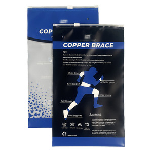 Sac de protection sportif UniOne personnalisé en CPE dépoli avec fermeture éclair, emballage durable pour attelles de coude, sac à fermeture éclair pour entreprises - Product Image 1