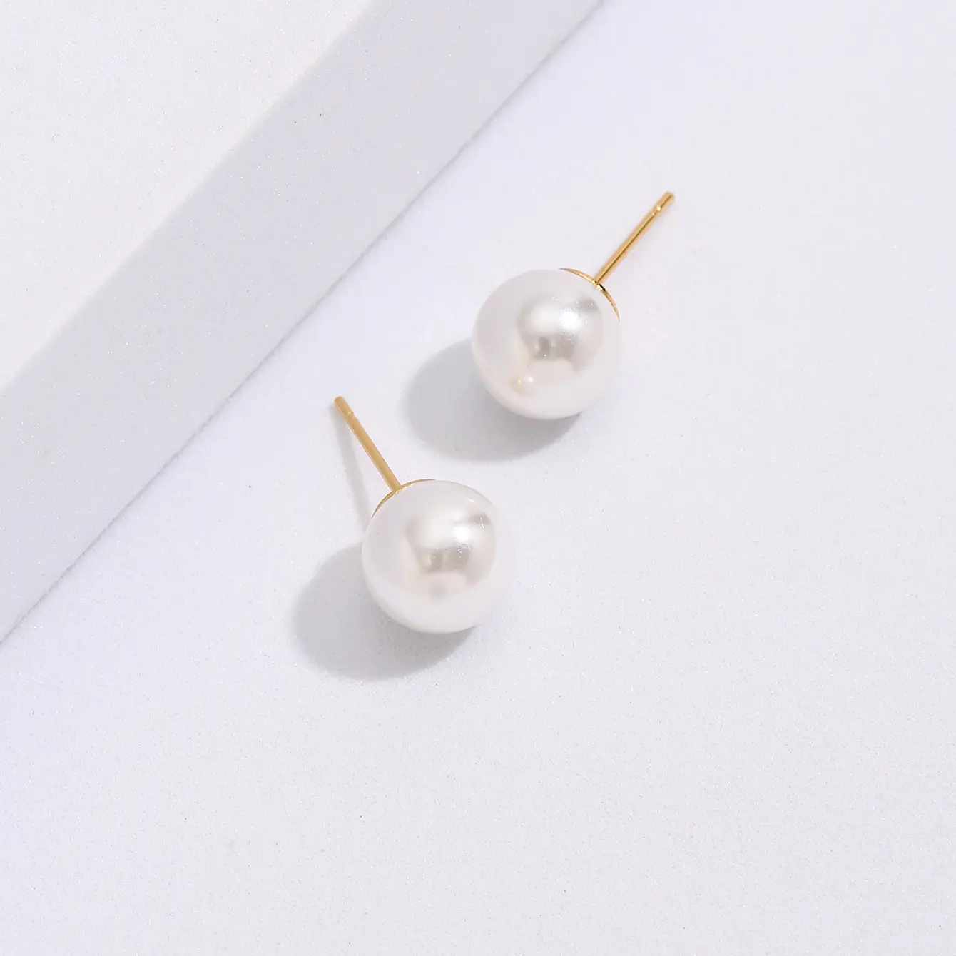 2024 New pearl earrings simple niche retro design earrings fashion high-grade sense of wholesale earrings