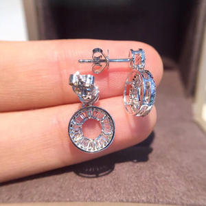 Pendientes de Oro Blanco E1420 con Diamantes, Diseño Circular de Lujo para Mujer, Corte Brillante Redondo, Joyería Fina - Product Image 4