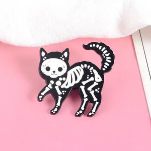 Pasadores de Metal de aleación chapados en níquel negro Funky Punk de Halloween de dibujos animados bonitos del fabricante, pasador de esmalte suave para manualidades de Metal - Product Image 1