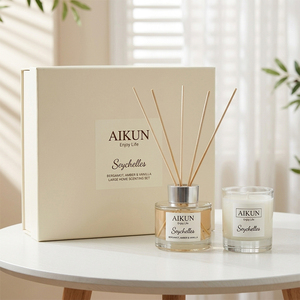 ชุดของขวัญเทียนหอมแบบก้านไม้หอม Aikun Elegant ขนาด 100 มล. บรรจุในขวดแก้วทรงกลมใส พร้อมสติกเกอร์ติดกล่อง กล่องแข็งสีครีม สำหรับแบรนด์สตาร์ทอัพ - Product Image 1