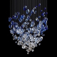 Grand lustre bleu fabriqué par le client Long escalier fait à la main pendentif décoratif en pierre Art lustres en pierre de verre pour la maison hôtel