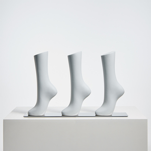 Maniquí de Pierna Corta Femenina de Fibra de Vidrio - Elegante Forma Inclinada para Exhibición de Medias, Leggings y Calcetines - Product Image 5