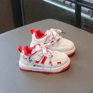 أحذية رياضية حمراء للكاحل بتصميم كرتوني للعام الجديد <span class=keywords><strong>2026</strong></span>، أحذية بيضاء عصرية متعددة الاستخدامات للفتيات الصغيرات - Product Image 2