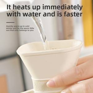 Bouteille d'eau chaude décorative mignonne à pompon de grande capacité 2L avec noyau en caoutchouc naturel étanche et couvercle amovible en peluche douce - Product Image 2