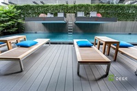 Planche de terrasse en WPC lisse et gaufrée moderne, revêtement de sol extérieur imperméable pour balcon d'hôtel