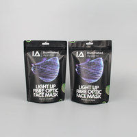 Le fabricant fournit des sacs d'emballage personnalisés biodégradables givrés pour chemises, sweats à capuche et pantalons.