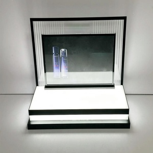 Custom Countertop Beauty Skincare Perfume Display Rack Iluminación LED Acrílico Cosmético Display Stand - Product Image 1