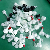 En stock Bouchon blanc uni 24 mm 24/410 en PP avec bec verseur long, bouchon torsadé en plastique
