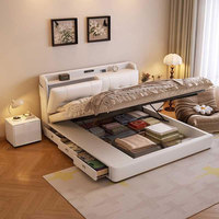 Un lit double moderne, haut de gamme et multifonctionnel avec tiroir de rangement et rembourrage doux pour la chambre principale.
