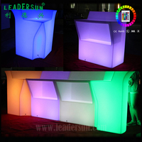 Comptoir de bar LED portable en plastique au design moderne, éclairage RGB, résistant à l'eau, durable, mobilier de boîte de nuit pour hôtel et fête