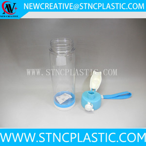 Botella de agua de plástico transparente con tapa abatible de un clic GYM Campus - Product Image 4