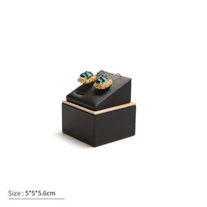 2026 Luxuriöses Handgefertigtes OEM/ODM PU-Leder Holz Schwarzes Schmuck-Display-Set für Armbänder, Halsketten und Ringe - Product Image 4