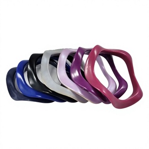 Ensemble de bracelets tendance en résine acrylique, design ondulé multicolore, bijoux unisexes, bracelets en résine élégants, accessoire de style moderne - Product Image 6
