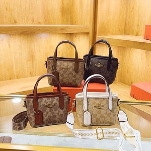 High-End Women's Cross-Body Bag Durable Geometric Pattern <b>Printed</b> Zipper Tote Casual Small Handbag with Polyester Lining - Product Image 5