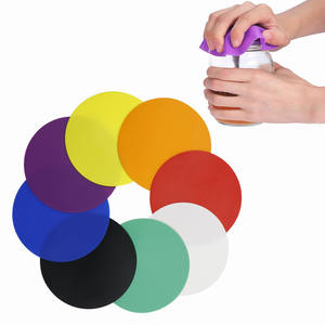 Utensile da Cucina 2-in-1 Apribottiglie in Silicone e Sottobicchiere Antiscivolo Resistente al Calore per Facile Apertura e Protezione del Tavolo - Product Image 1