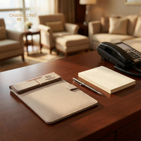 Porte-bloc-notes d'hôtel luxueux et durable, fait main, écologique, avec logo personnalisé Changlong, fermeture magnétique, couverture en cuir PU beige