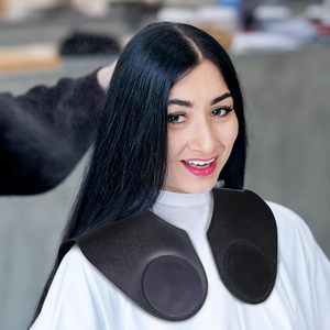 Cape <span class=keywords><strong>de</strong></span> <span class=keywords><strong>coupe</strong></span> <span class=keywords><strong>de</strong></span> <span class=keywords><strong>cheveux</strong></span> personnalisée avec guide pour coiffeur, en silicone lesté et imperméable, pour la protection des épaules - Product Image 6
