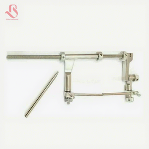 BISONS Ensemble de distracteurs fémoraux manuels en gros, instruments chirurgicaux vétérinaires orthopédiques de haute qualité certifiés CE - Product Image 1