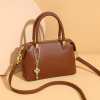 Sac à bandoulière de haute qualité au design tendance avec pendentif, idéal pour un usage quotidien – Vente en gros usine