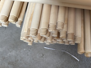 Proveedor Mayorista de China, Mango de Escoba de Madera Natural, Palos de Madera Lisos, Mango de Trapeador, Fabricante a Precio Económico - Product Image 2