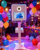 Penjualan panas Metal Mirror Photo Booth dengan pilihan Kamera, Lampu Strip Kolom, Daya USB/Bluetooth/Wi-Fi, Dilengkapi dengan flight case.