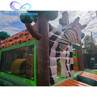 Structure gonflable à thème animalier : Zèbre, singe et léopard réalistes pour une aventure safari immersive