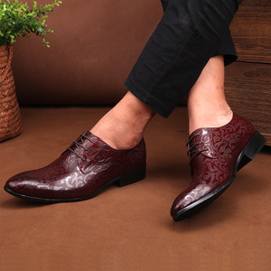 Chaussures habillées Oxford pour hommes en cuir italien, luxueuses et neuves, à bout pointu et design antidérapant. - Product Image 2