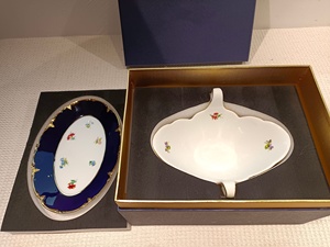 Assiette à dîner ronde classique en porcelaine dorée de luxe, à pied haut, écologique, idéale pour les mariages et les restaurants - Product Image 2