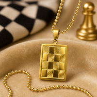 Collier pendentif unisexe en acier inoxydable plaqué or 18 carats, motif damier texturé rectangulaire, chaîne à billes D&P Jewelry