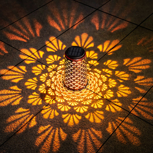 Linternas <span class=keywords><strong>solares</strong></span> para colgar en el <span class=keywords><strong>exterior</strong></span>, <span class=keywords><strong>luces</strong></span> de decoración de jardín al aire libre, <span class=keywords><strong>luces</strong></span> de patio de Metal impermeables para lámpara de patio trasero de camino de paisaje - Product Image 1