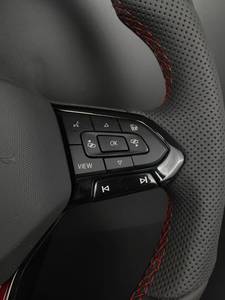 Volant sport personnalisé en fibre de carbone de style D pour volant en cuir perforé avec logo GTI Volkswagen <span class=keywords><strong>Golf</strong></span> 8 MK8 GTI R Passat B8 - Product Image 6