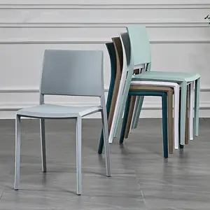 Commercio all'ingrosso moderno nuovo Design a buon mercato ristorante sala da pranzo Cafe modellato Pp impilabile sedia da pranzo in plastica