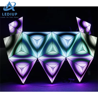 Produit créatif Triangle de forme irrégulière P4 P5 Écran de visualisation Led pour cabine de DJ d'intérieur pour discothèque