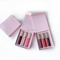 Boîte rigide magnétique en carton rose vide pour emballage de rouge à lèvres avec gaufrage et revêtement UV, taille personnalisable, emballage d'expédition assemblé