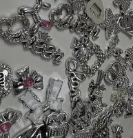 Breloques en résine argentée de styles variés pour loisirs créatifs, accessoires décoratifs, pendentifs, logos de marque de créateur, breloques pour coques de téléphone