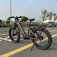 Vélo électrique tout-terrain Fatbike 48V 17.4Ah avec fourche à suspension RST Guide et moteur central Bafang G510