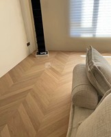 Suelo de madera de Chevron de madera de roble europeo sólido Suelo de parquet de espiga de punto húngaro