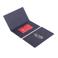 Boîte cadeau rigide en carton recyclé noir de luxe sur mesure avec papier magnétique UV doux au toucher pour cartes de crédit VIP gaufrées