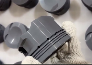 مجموعة مكابس من سبائك الألومنيوم 4032 عالية الأداء لمحركات فولكس فاجن EA888 مقاس 82.5 مم 9.3Cr /9.5Cr مع حلقات مقاس 82.5*1.0+1.2+2.0 - Product Image 2