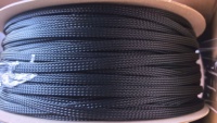 Tubo de malla trenzada expandible de PET negro antidesgarro para envolver arneses de cables automotrices