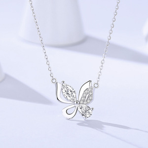 Collier en argent sterling S925 avec papillon creux et zircon, chaîne de clavicule légère et dynamique pour femme, idéal pour le quotidien et les rendez-vous, polyvalent et élégant - Product Image 1