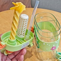 Vente en gros de gobelets à eau en plastique de 620 ml avec design de dessin animé, conception à compartiments, deux modes de consommation, bouteille d'eau