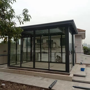 Verrière moderne en aluminium et verre, conçue sur mesure, avec toit incliné, idéale pour les hôtels comme espace solaire isolé - Product Image 1