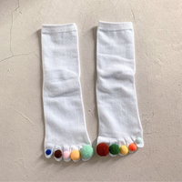 Fashion Pom Pom 5 Toe Chaussettes pour femmes Chaussettes à cinq doigts avec la balle